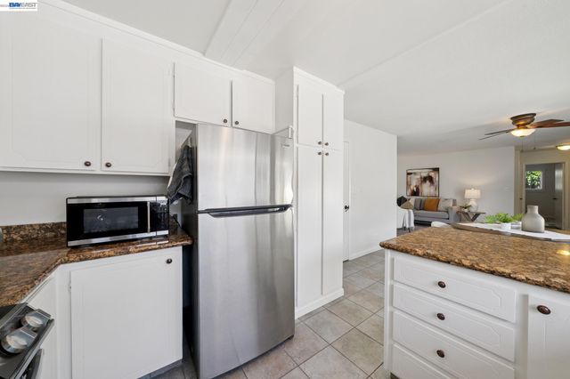 7747 Desertwood Ln, Pleasanton, CA 94588
