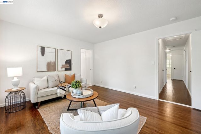7747 Desertwood Ln, Pleasanton, CA 94588