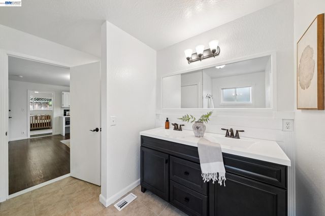 7747 Desertwood Ln, Pleasanton, CA 94588