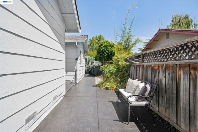 7747 Desertwood Ln, Pleasanton, CA 94588