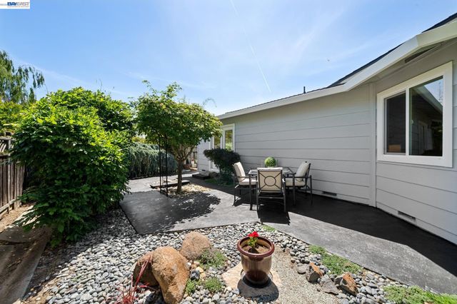 7747 Desertwood Ln, Pleasanton, CA 94588
