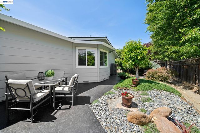 7747 Desertwood Ln, Pleasanton, CA 94588