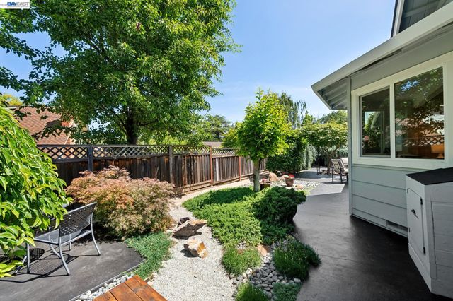 7747 Desertwood Ln, Pleasanton, CA 94588