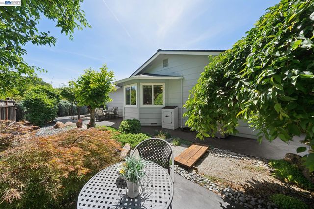 7747 Desertwood Ln, Pleasanton, CA 94588