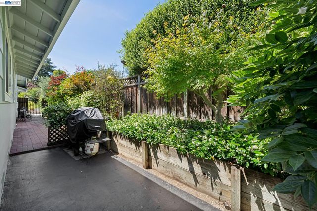 7747 Desertwood Ln, Pleasanton, CA 94588