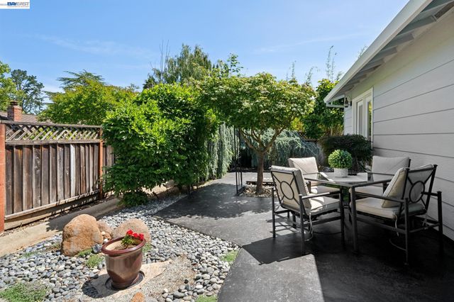 7747 Desertwood Ln, Pleasanton, CA 94588