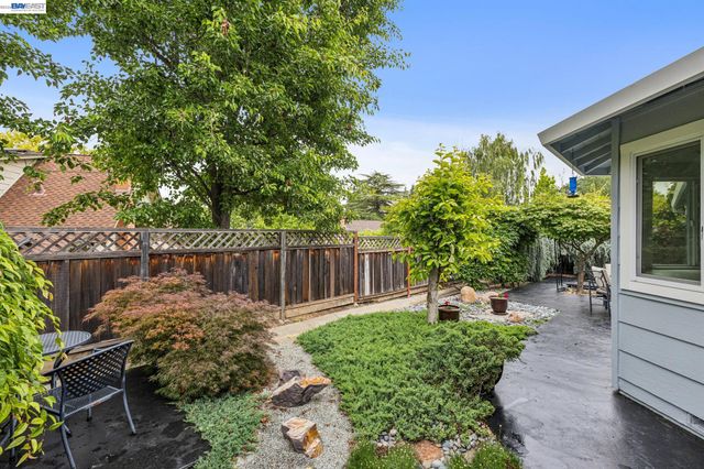 7747 Desertwood Ln, Pleasanton, CA 94588