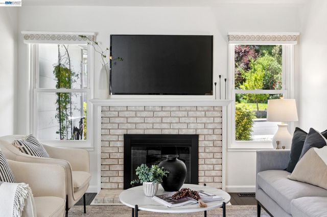 7747 Desertwood Ln, Pleasanton, CA 94588
