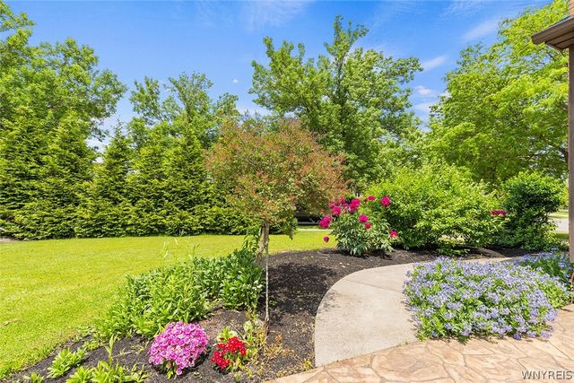 7 Opal Court, Amherst, NY 14051