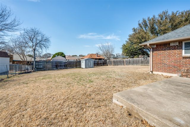 3657 Village Green Drive, Grand Prairie, TX 75052
