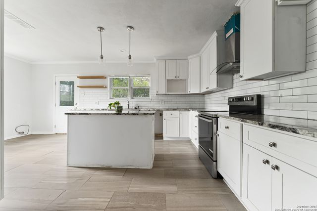 1100 Garraty, Terrell Hills, TX 78209