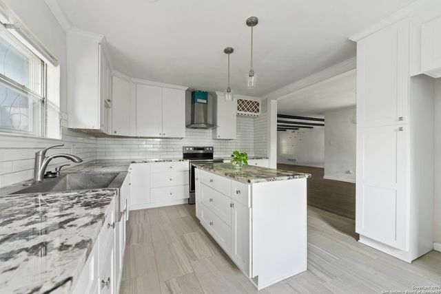 1100 Garraty, Terrell Hills, TX 78209