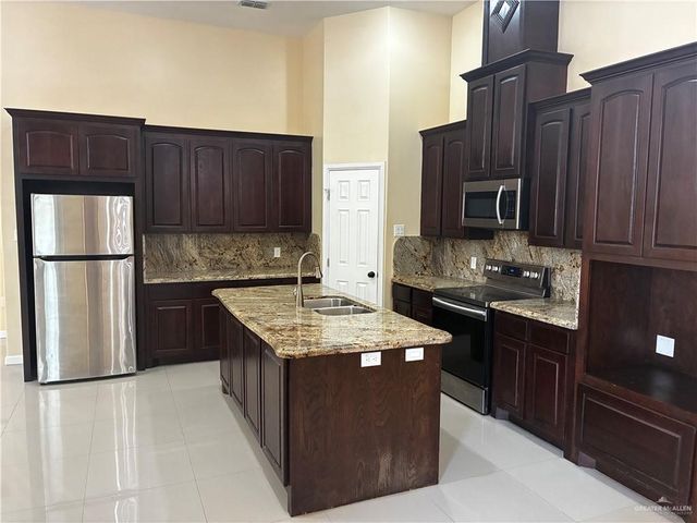 905 Villa Del Prado, Donna, TX 78537