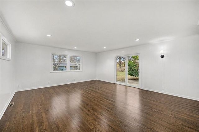 1933 N 83rd Terrace, Kansas City, KS 66112