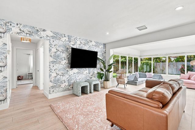 807 SE 9 Terrace, Deerfield Beach, FL 33441