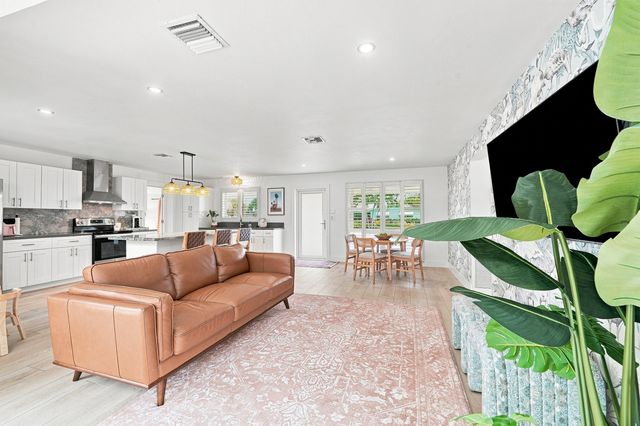 807 SE 9 Terrace, Deerfield Beach, FL 33441