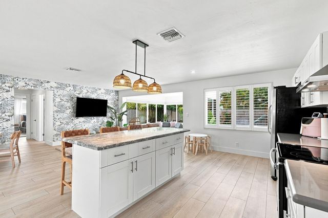 807 SE 9 Terrace, Deerfield Beach, FL 33441