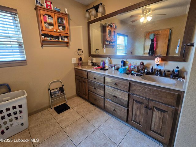 390 County Road P, Edmonson, TX 79032