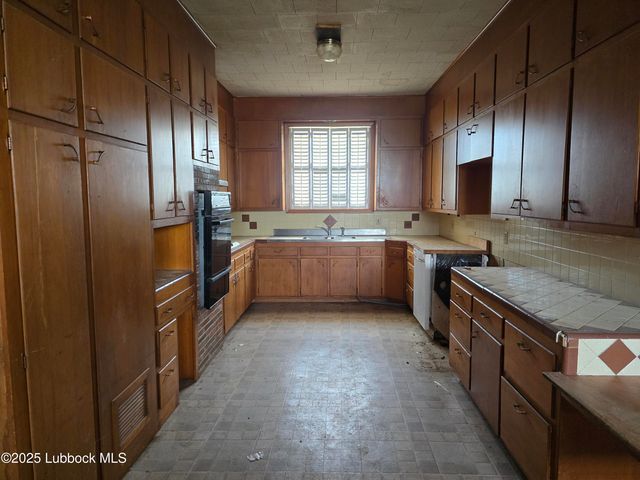 390 County Road P, Edmonson, TX 79032