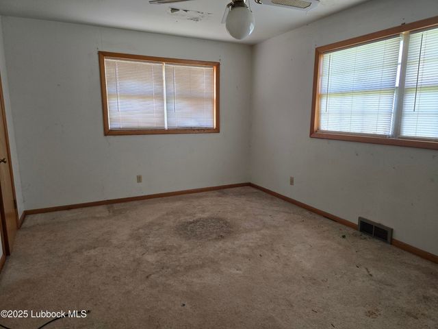 390 County Road P, Edmonson, TX 79032