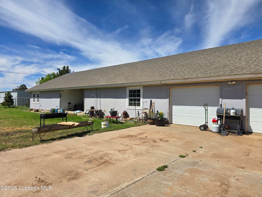 390 County Road P, Edmonson, TX 79032