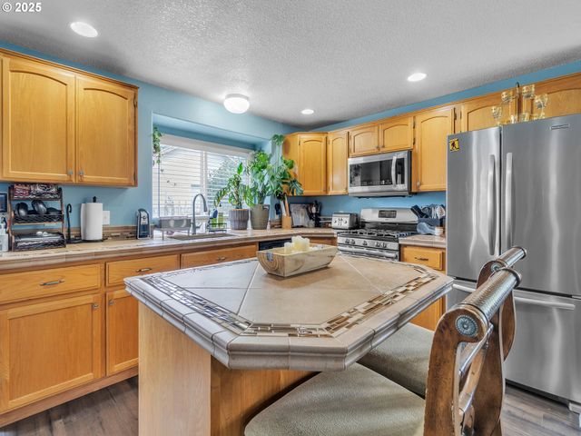 1903 Ne 104TH Ave, Vancouver, WA 98664