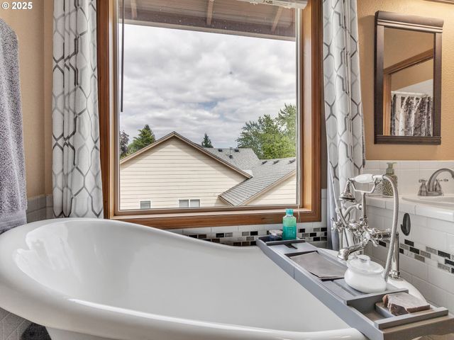 1903 Ne 104TH Ave, Vancouver, WA 98664