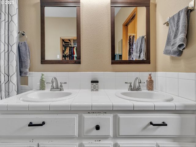 1903 Ne 104TH Ave, Vancouver, WA 98664