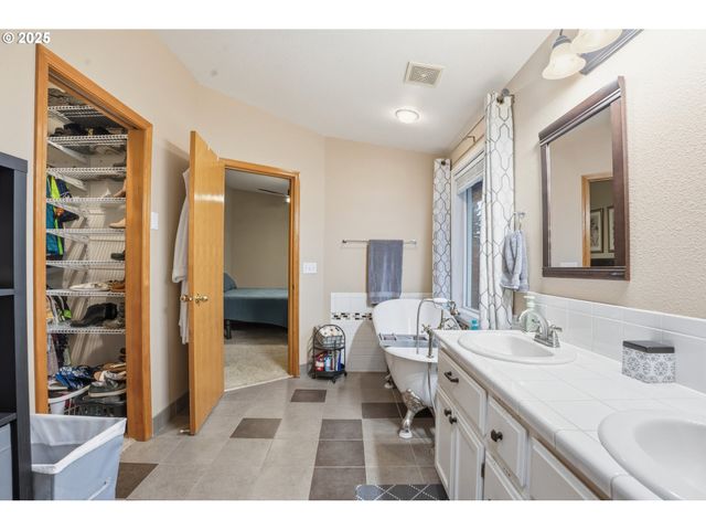 1903 Ne 104TH Ave, Vancouver, WA 98664