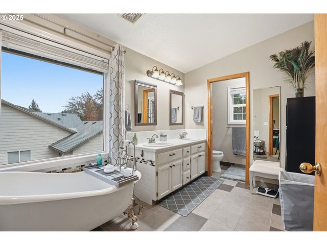 1903 Ne 104TH Ave, Vancouver, WA 98664