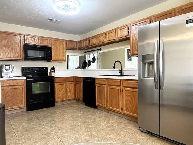 2735 S Peach Hollow Circle, Pearland, TX 77584