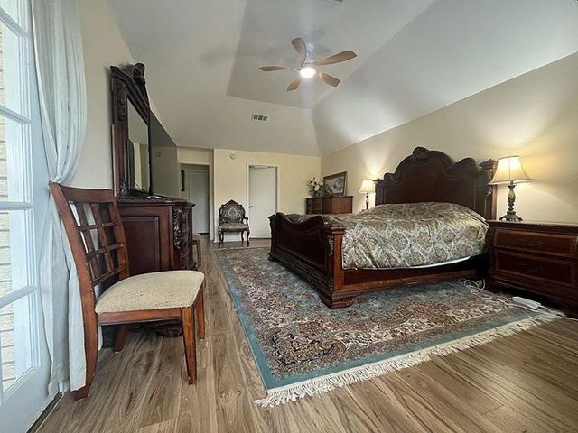 2735 S Peach Hollow Circle, Pearland, TX 77584