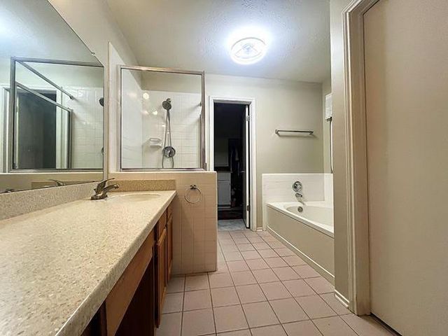 2735 S Peach Hollow Circle, Pearland, TX 77584