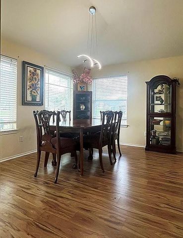 2735 S Peach Hollow Circle, Pearland, TX 77584