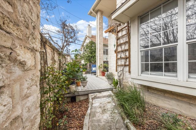3800 Bailey LN F-1, Austin, TX 78756