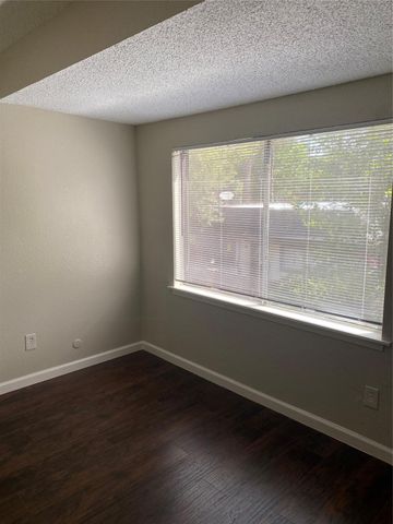 12054 Mighty Oak Drive B, Houston, TX 77066