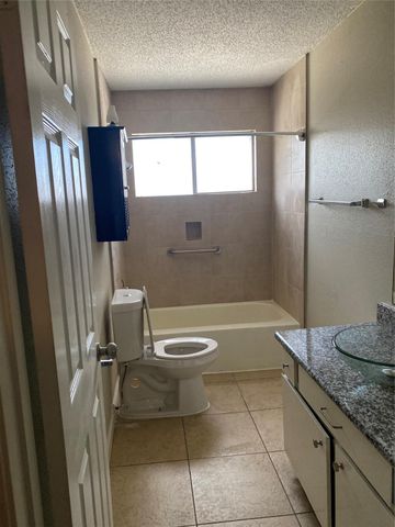 12054 Mighty Oak Drive B, Houston, TX 77066