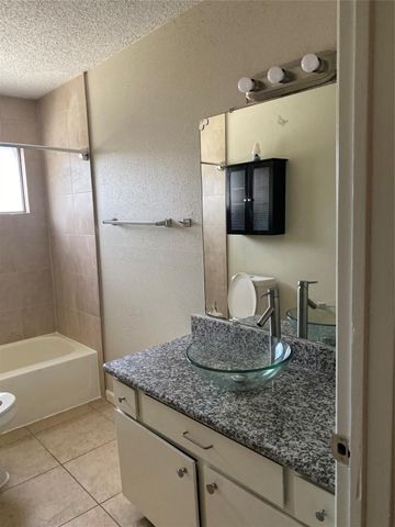 12054 Mighty Oak Drive B, Houston, TX 77066