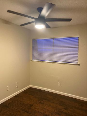 12054 Mighty Oak Drive B, Houston, TX 77066