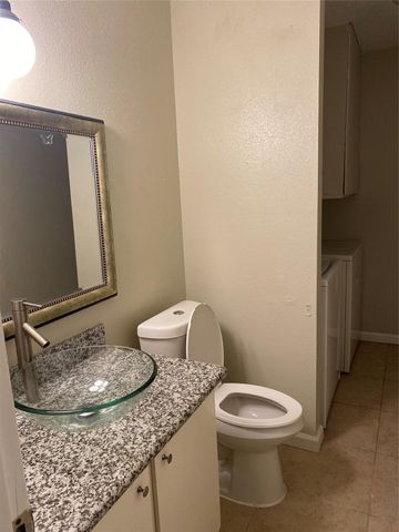 12054 Mighty Oak Drive B, Houston, TX 77066