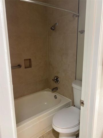 12054 Mighty Oak Drive B, Houston, TX 77066