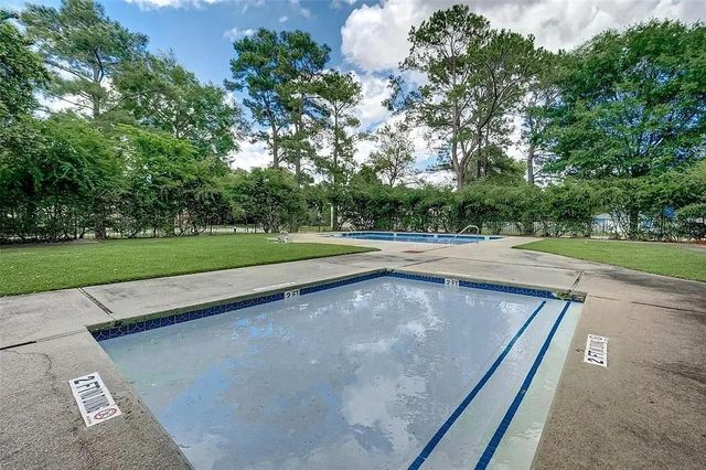 12054 Mighty Oak Drive B, Houston, TX 77066