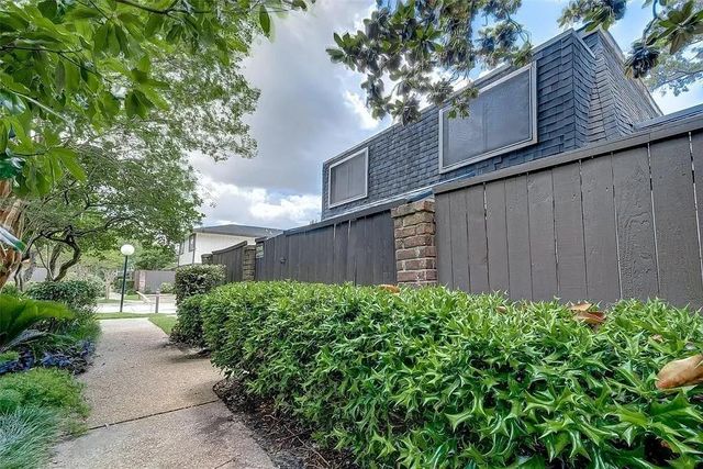 12054 Mighty Oak Drive B, Houston, TX 77066