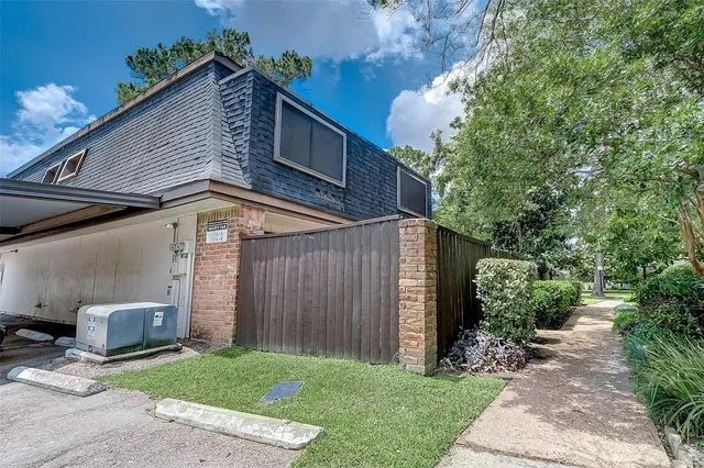12054 Mighty Oak Drive B, Houston, TX 77066