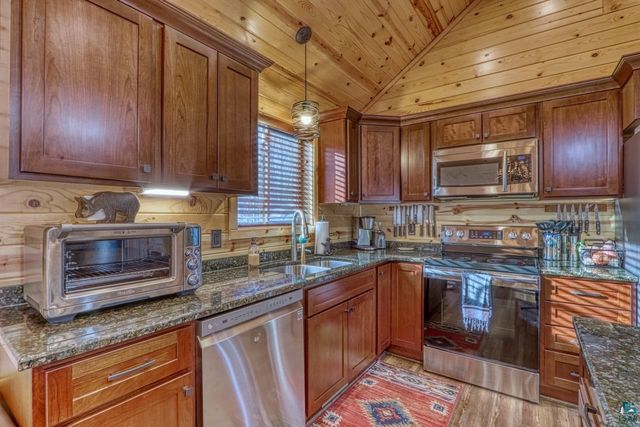 7678 N Post Ave, Hayward, WI 54843