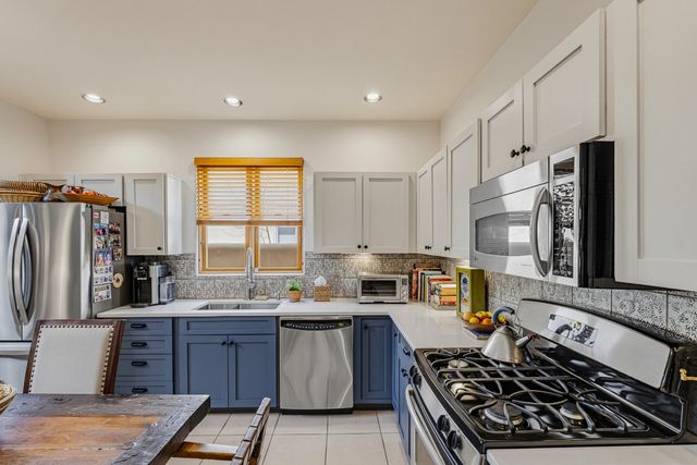 84 Avenida Frijoles, Santa Fe, NM 87507