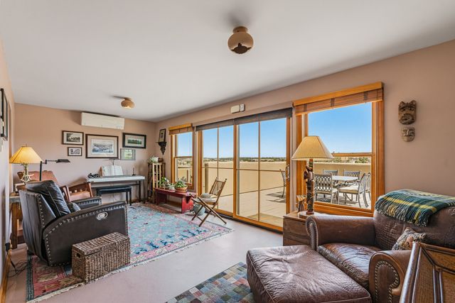 84 Avenida Frijoles, Santa Fe, NM 87507