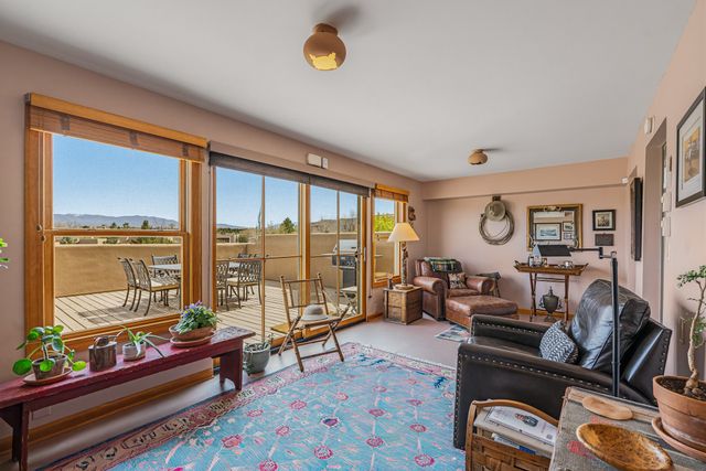84 Avenida Frijoles, Santa Fe, NM 87507
