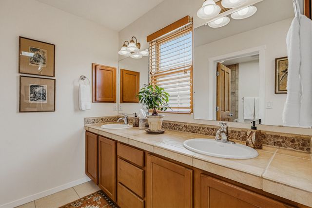 84 Avenida Frijoles, Santa Fe, NM 87507