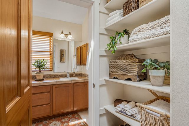 84 Avenida Frijoles, Santa Fe, NM 87507